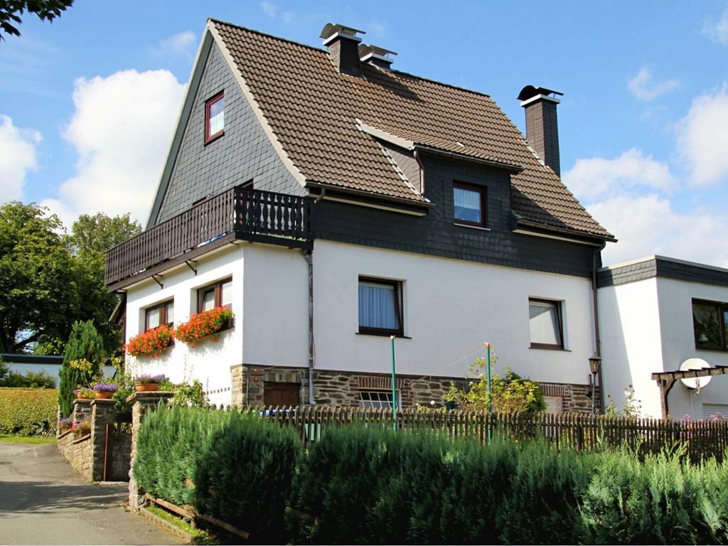 Apartment In Langewiese Sauerland With Garden Winterberg Buitenkant foto